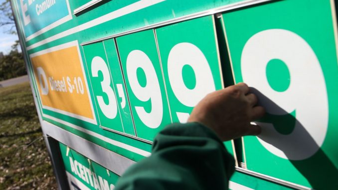 58956,governo-vai-manter-desconto-de-r-046-no-litro-do-oleo-diesel-3